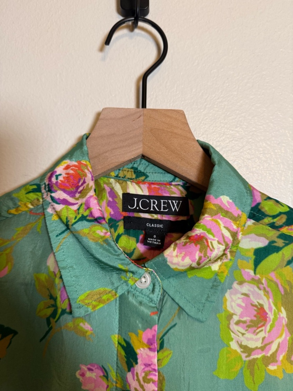 J.‎ Crew Classic-fit cupro-blend shirt in rose garden - Picture 3 of 6